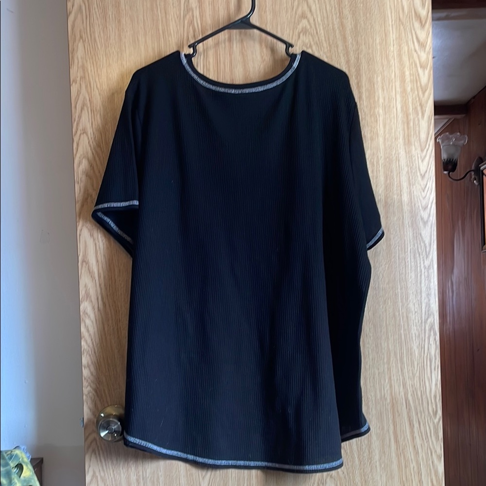 Black V-Neck Women's Top - Picture 4 of 4
